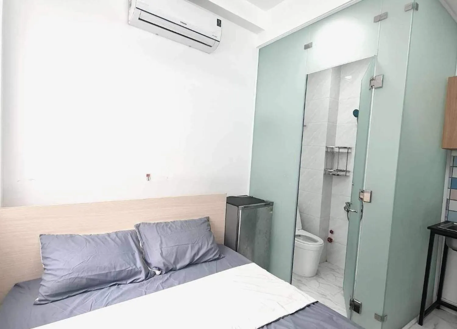 The Hogwarts Vietnam Hotel Ho Chi Minh City 0*,  Vietnam